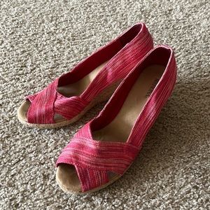 Good condition pink open toe wedges